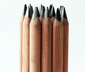 ดินสอไม้ ทรงสามเหลี่ยม